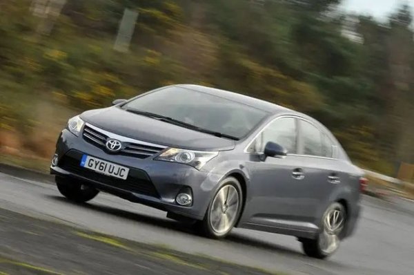Toyota Avensis може да не е най-вълнуващият бизнес автомобил, но е впечатляващо издръжлив. Само 14% от моделите Avensis от предишното поколение са имали проблемни компоненти - акумулатор, електричеството на двигателя и окачването.
Рейтинг на надеждност: 95,6%
